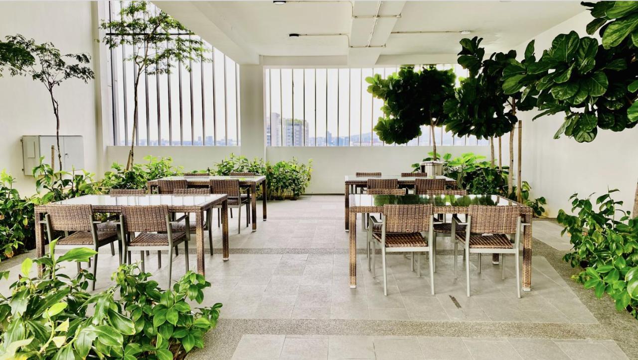 Revo, Aurora-pavilion 22 *